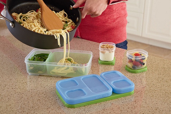 packing lunch in the rubbermaid lunch blox sandwich kit