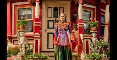 Mia Wasikowska as Alice in Alice Through The Looking Glass