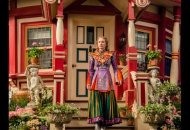 Mia Wasikowska as Alice in Alice Through The Looking Glass