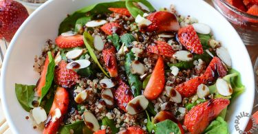 spinach quinoa strawberry salad